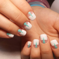 Треугольники на ногтях – эффектные идеи маникюра